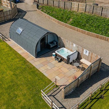 Thistle Pod Farm Stay With Hottub Sleeps 2 Galston  Dış mekan fotoğraf